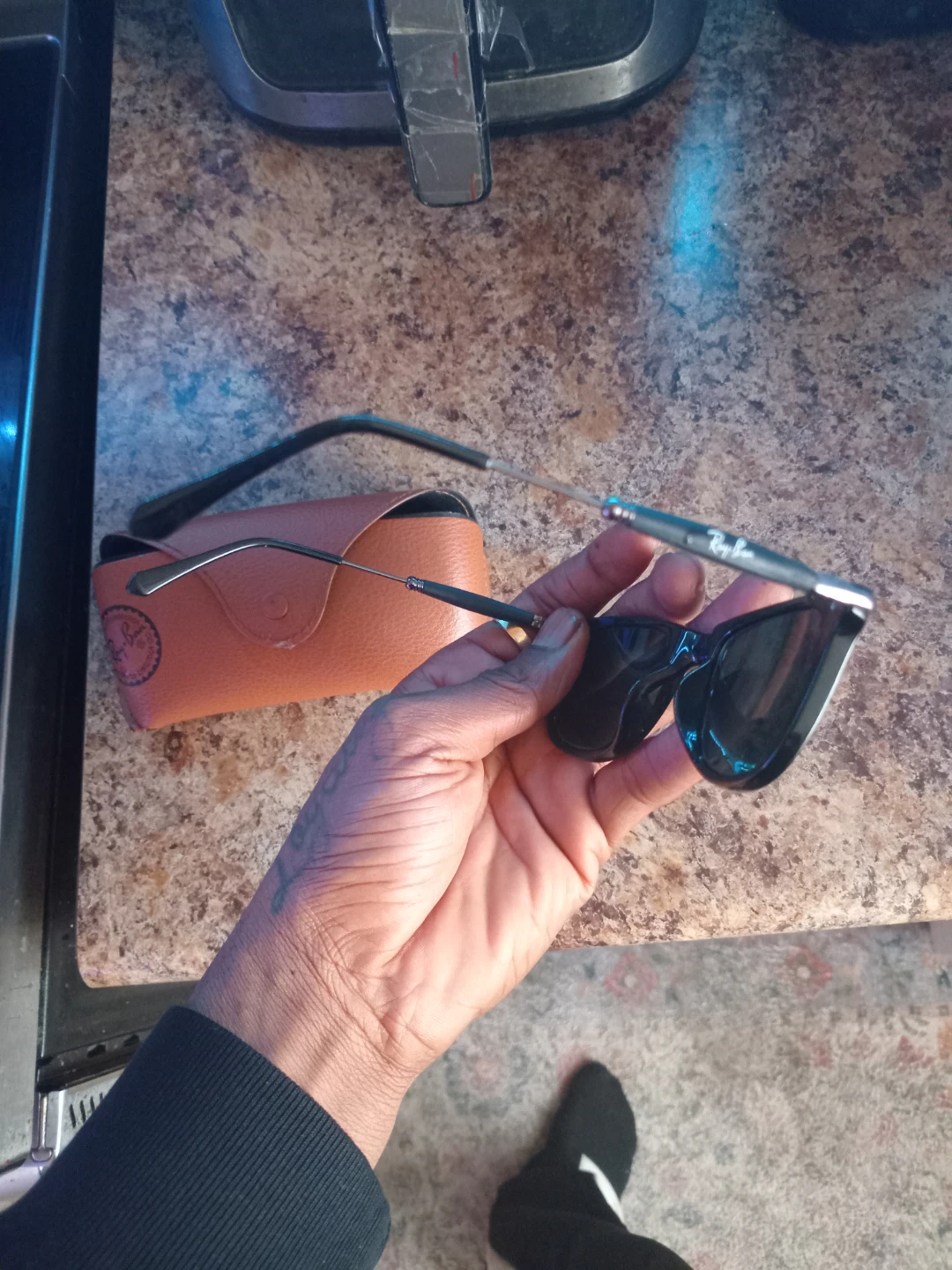 Ray-Ban Sunglasses with Case - photo 3