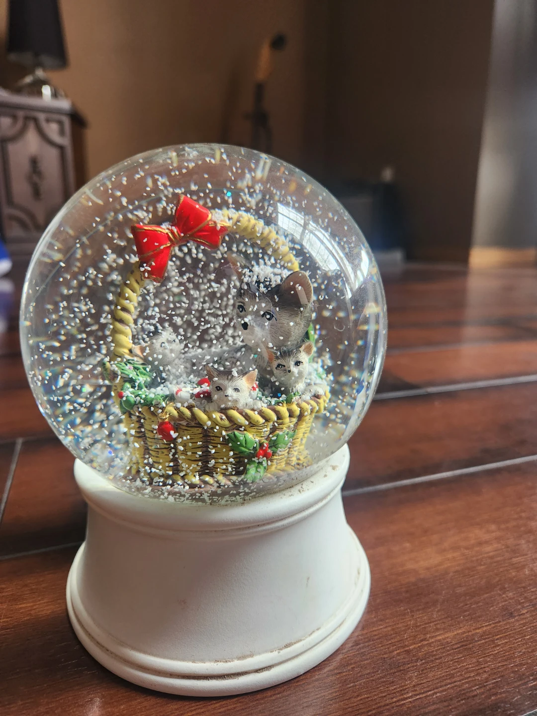 Kitten Basket Snow Globe