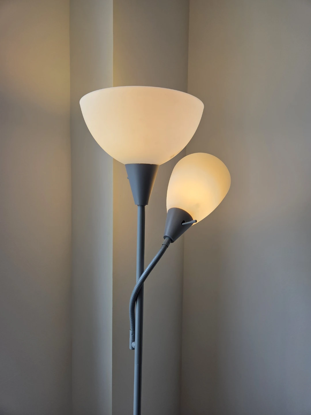 Double Head Floor Lamp w/ 2 new light bulbs