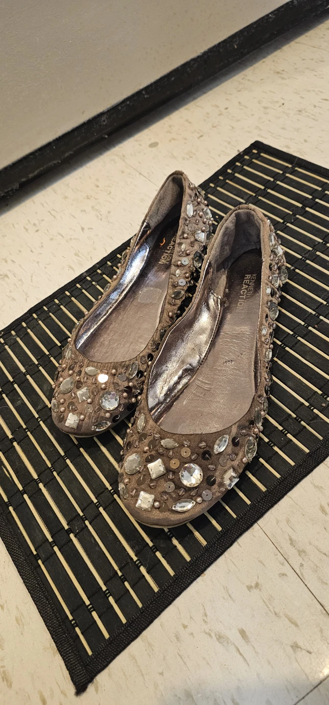 Kenneth Cole Reaction Embellished Flats - photo 3
