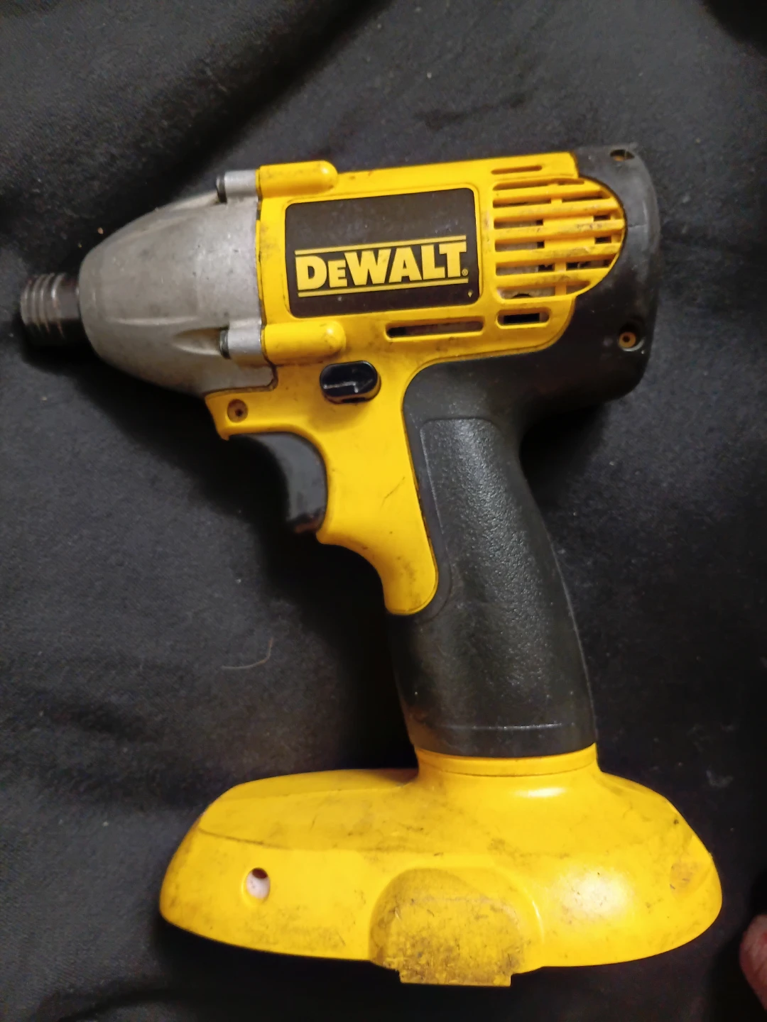 DEWALT DW056 Impact Wrench