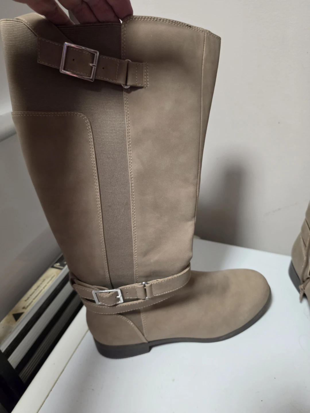 Valerie Women's Knee-High Boots Size 9 Tan