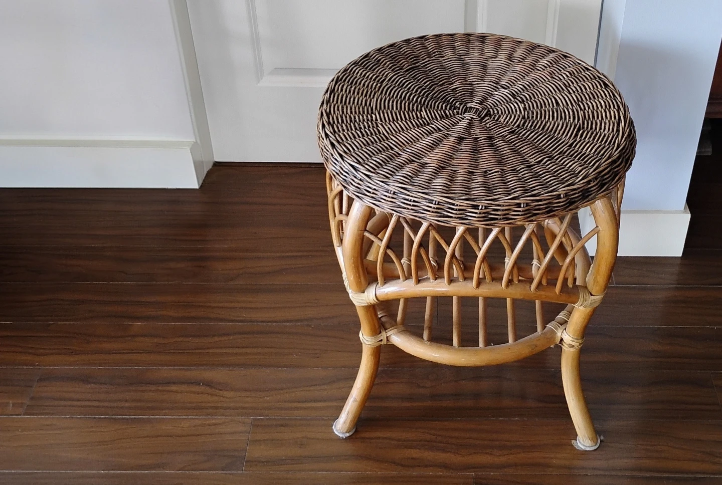 Antique Wicker Table - photo 2