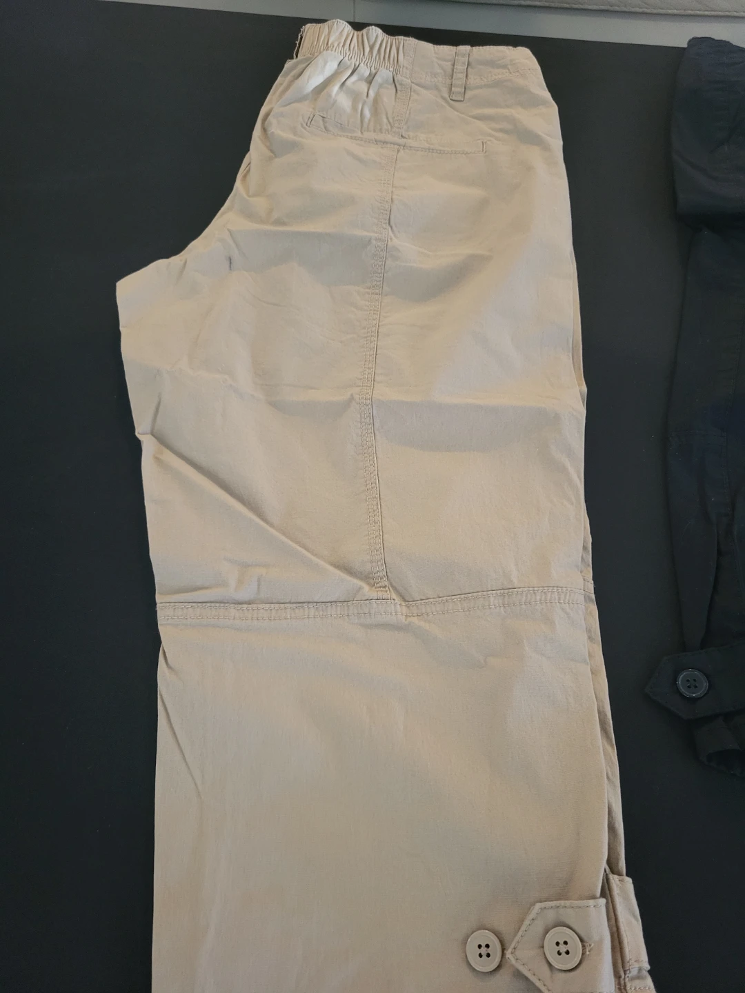 Khaki Capris - Size Medium (12) Brand New - photo 2