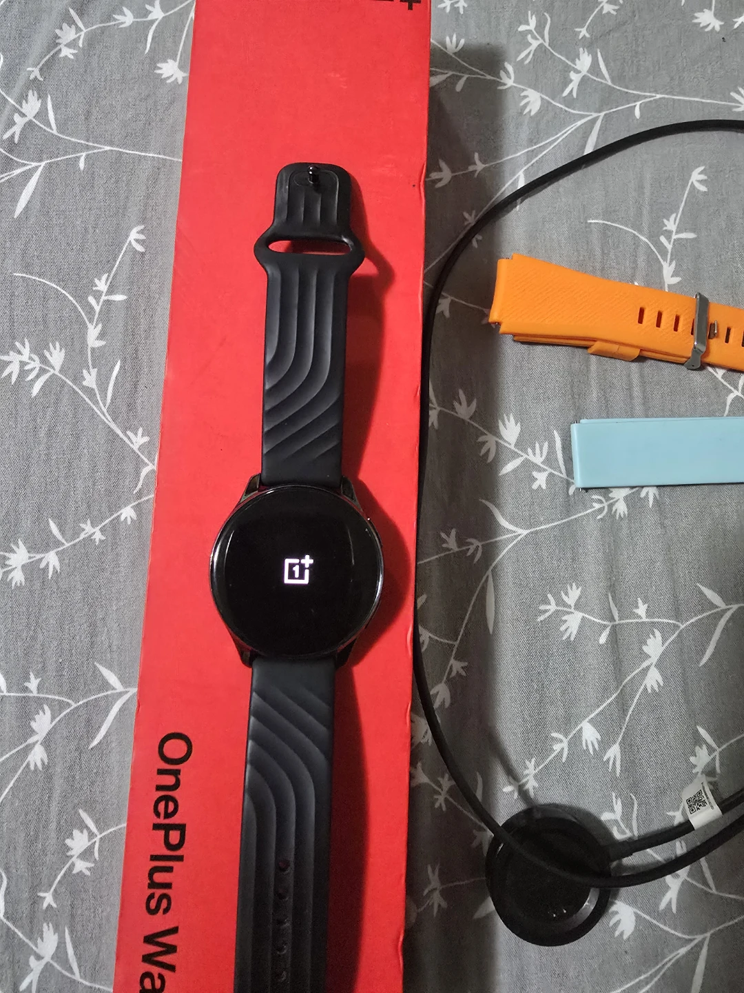 OnePlus First Gen Smartwatch with Box and Charger - photo 2