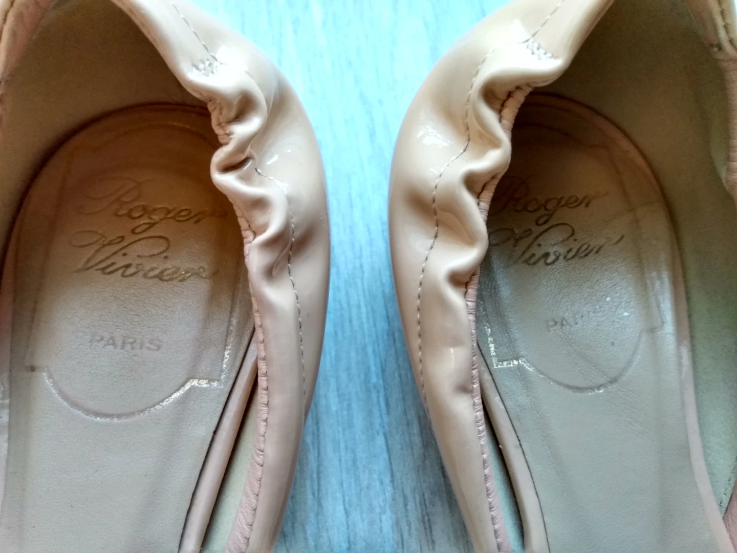 Roger Vivier Patent Leather Flats Size 34 - photo 3