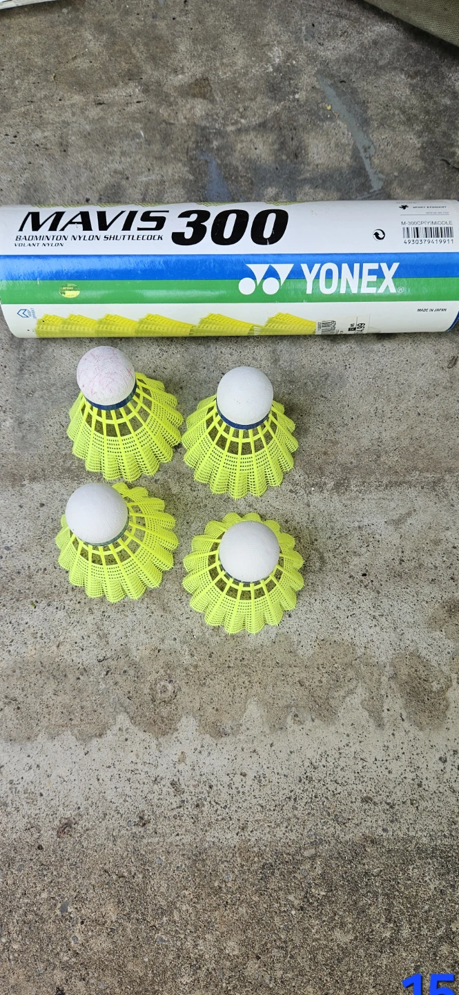 Badminton Shuttlecocks & 5 Racquets - photo 4