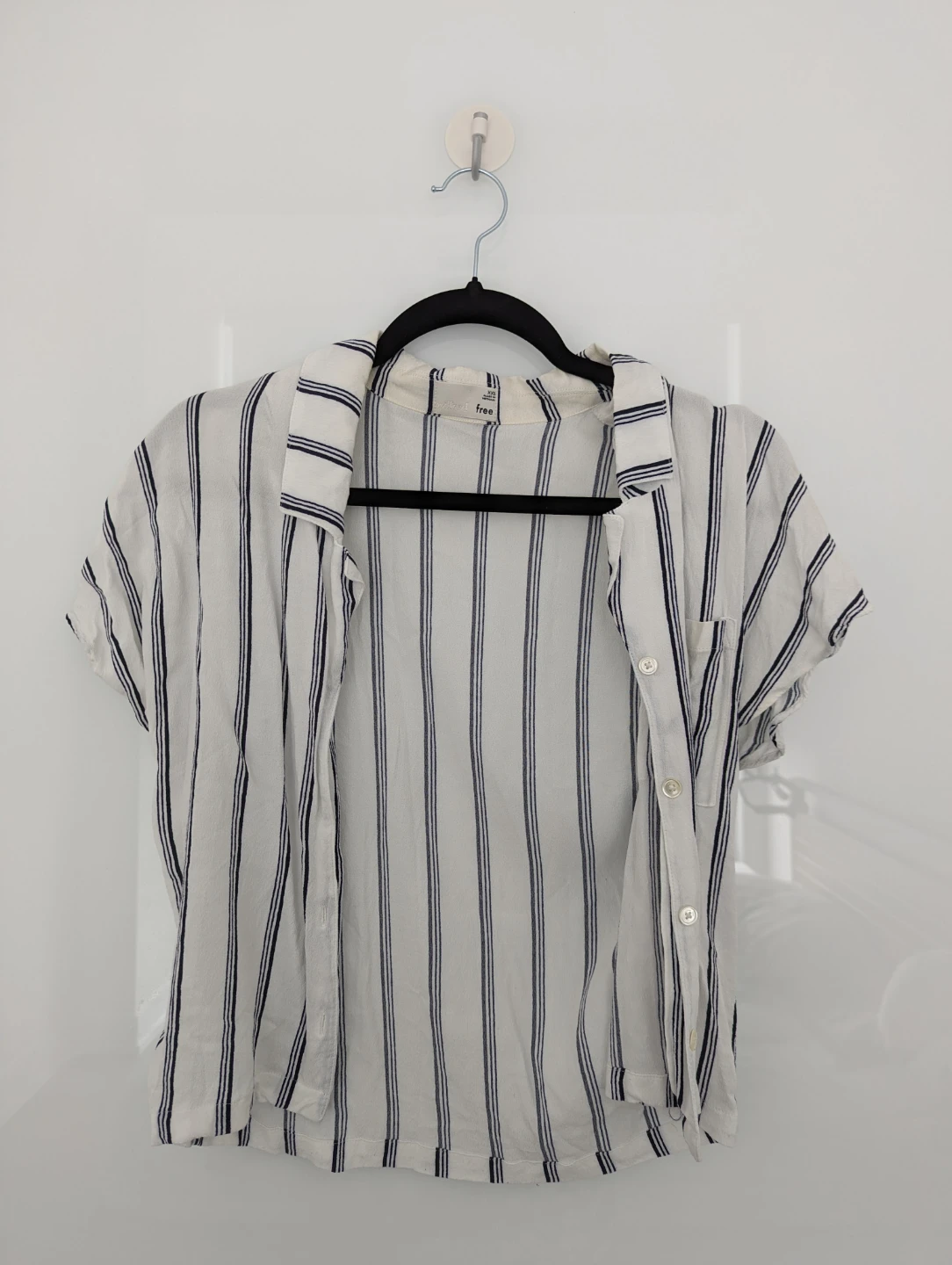 Wildfired Free xS White and Blue Striped Button-Up Shirt