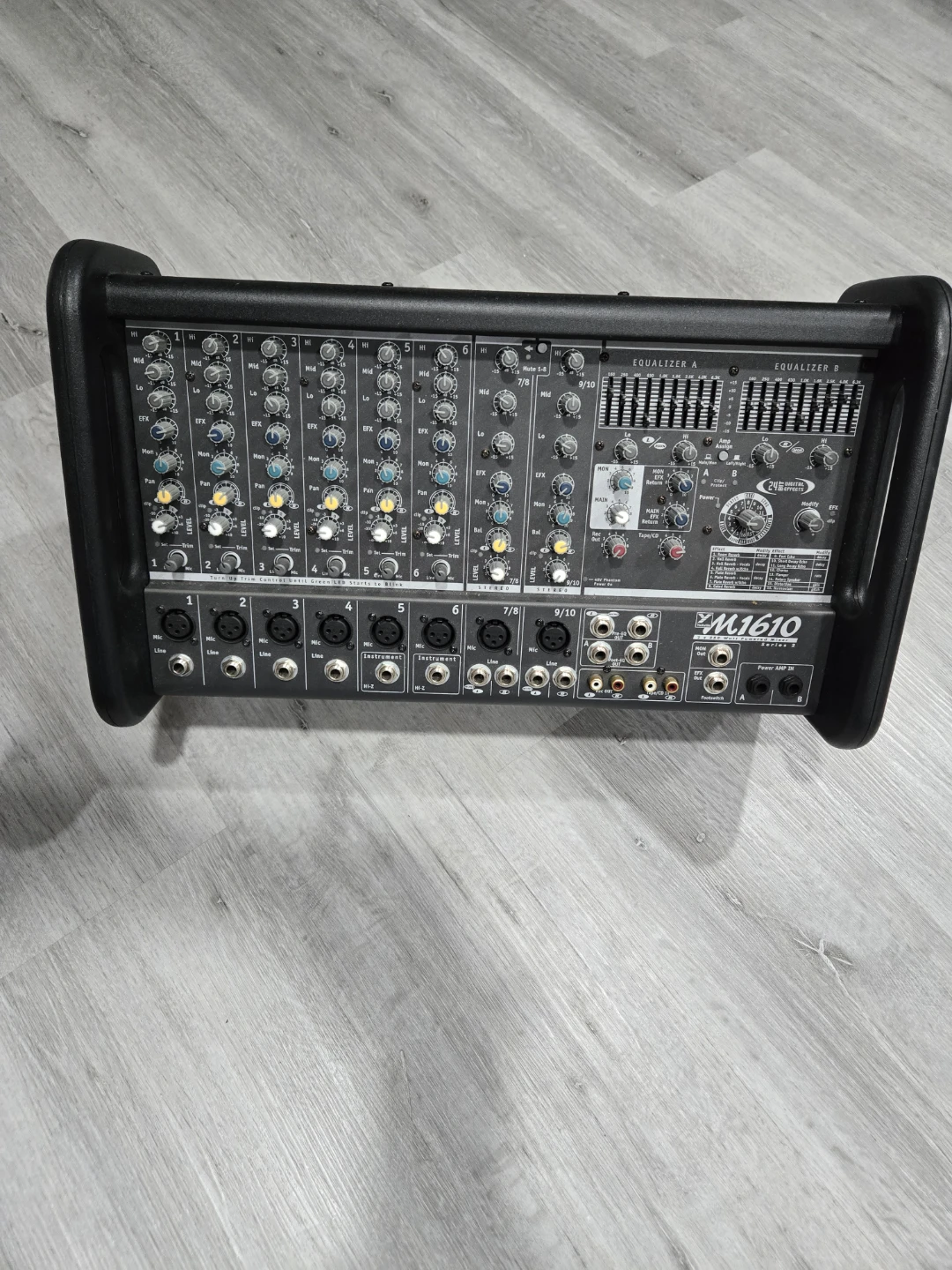 Yorkville M1610 2 x 800 Watt Powered Mixer Series 2