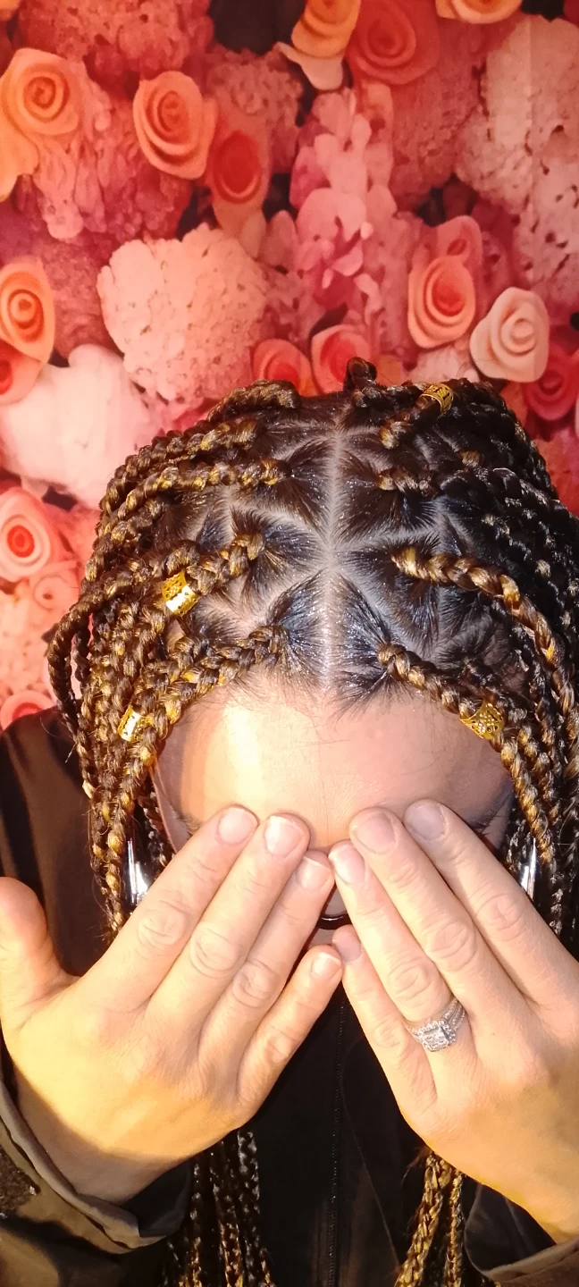 Knodless braids - photo 2