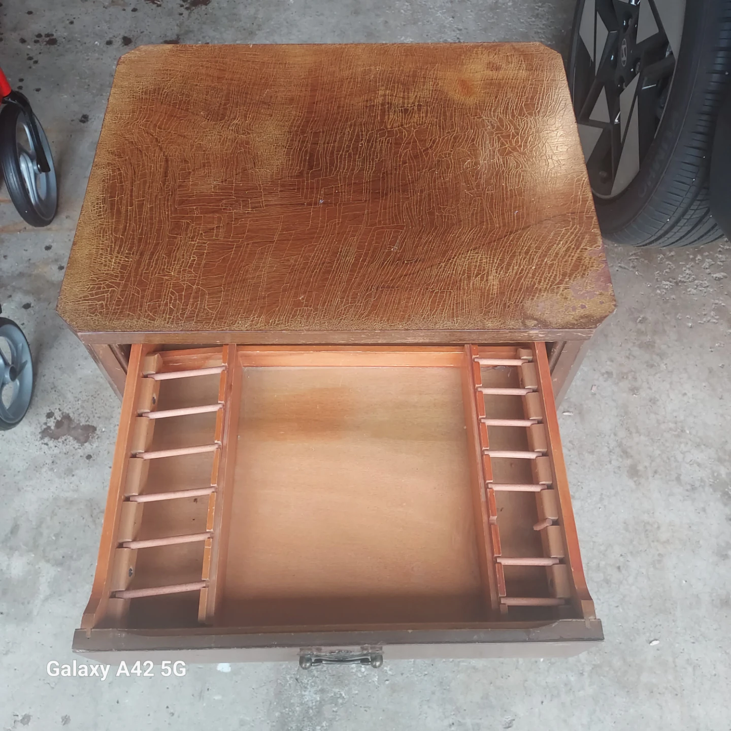 Vintage 3-Drawer Wooden Side Table - photo 4