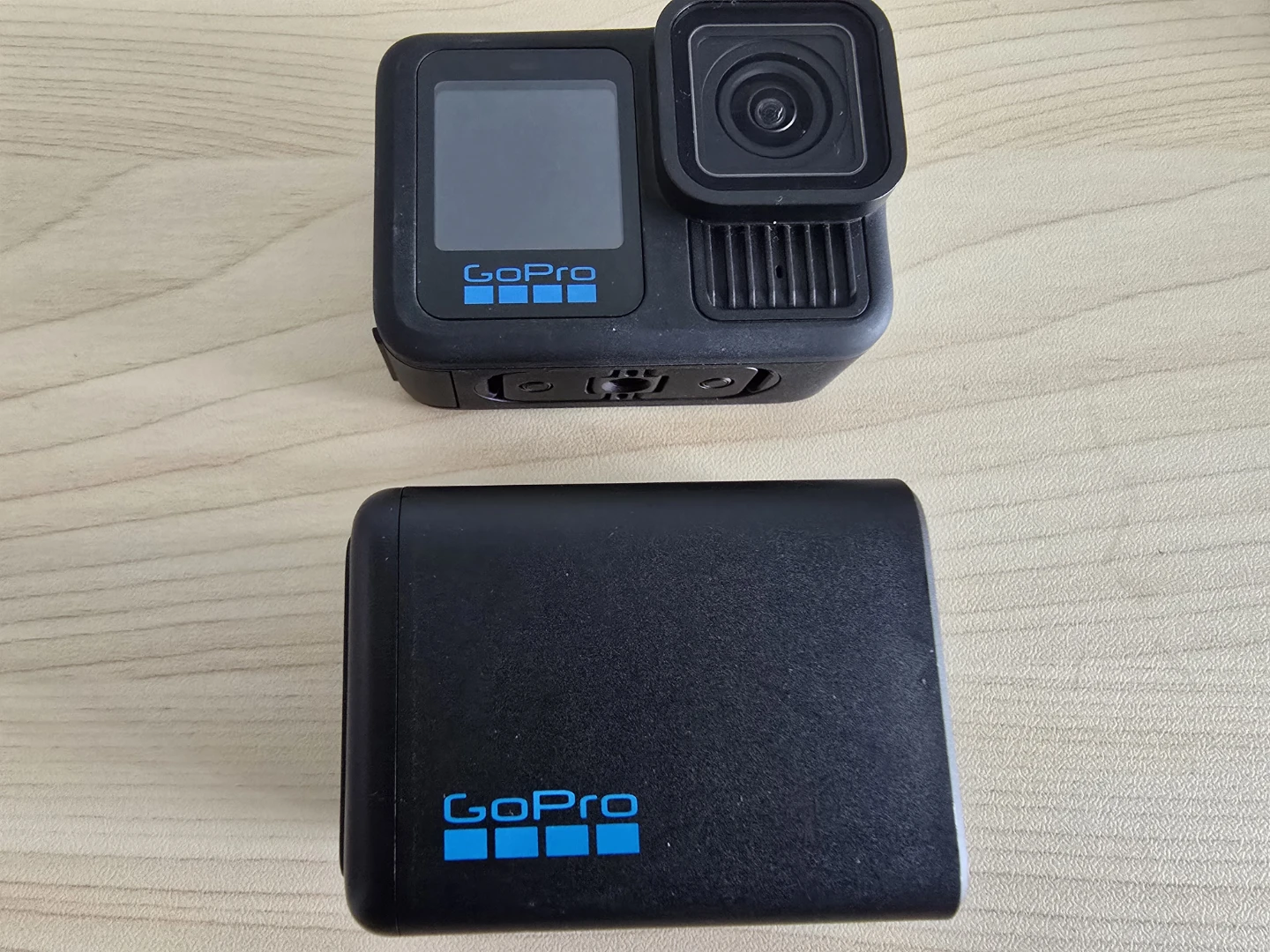 GoPro HERO13 Black + Charging Case + 2 Batteries – Like New 🔥