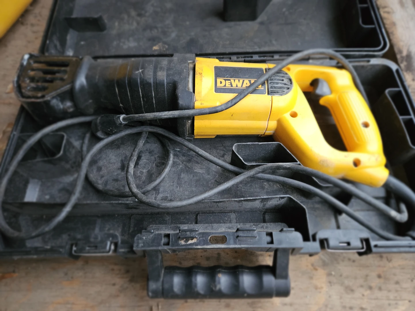 DeWalt DW304P Reciprocating Saw with Case