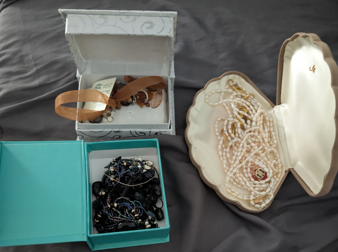 5 Assorted Necklace and Earring Sets 15 pieces - photo 2
