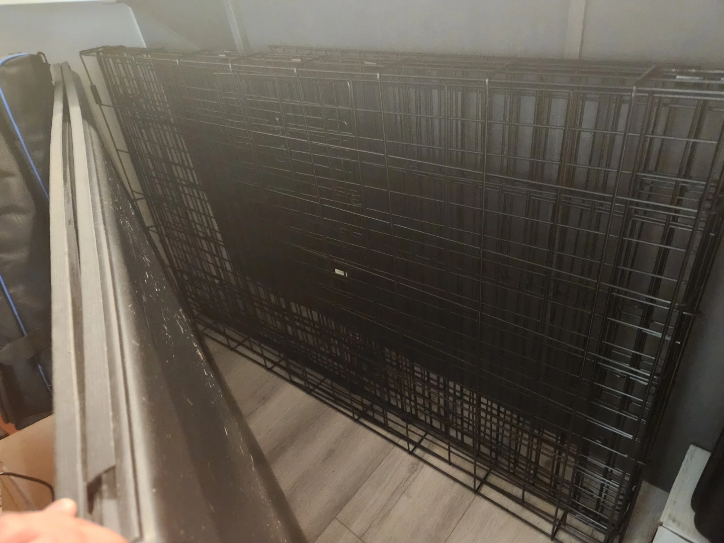Dog crate cage with tray and kong dog mat