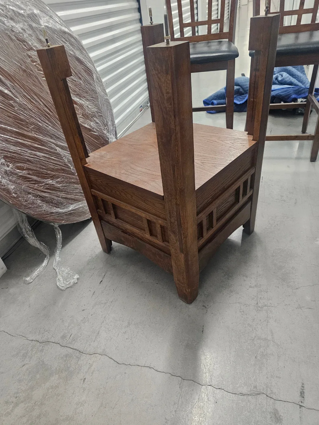 Wood table and stools with black seats - photo 4