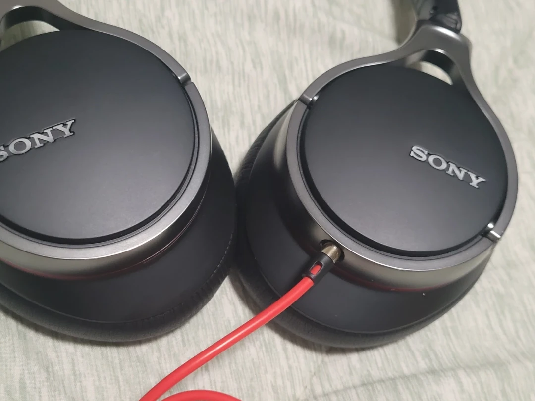 Sony Over-Ear Headphones - photo 2