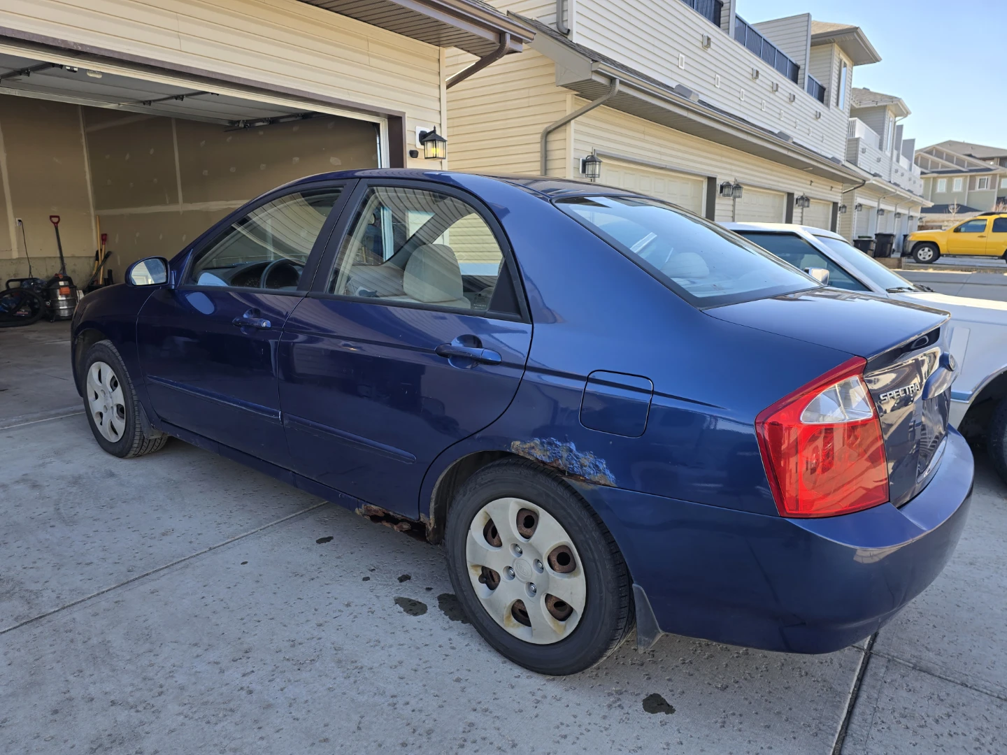 2005 Kia Spectra LX Sedan - photo 4