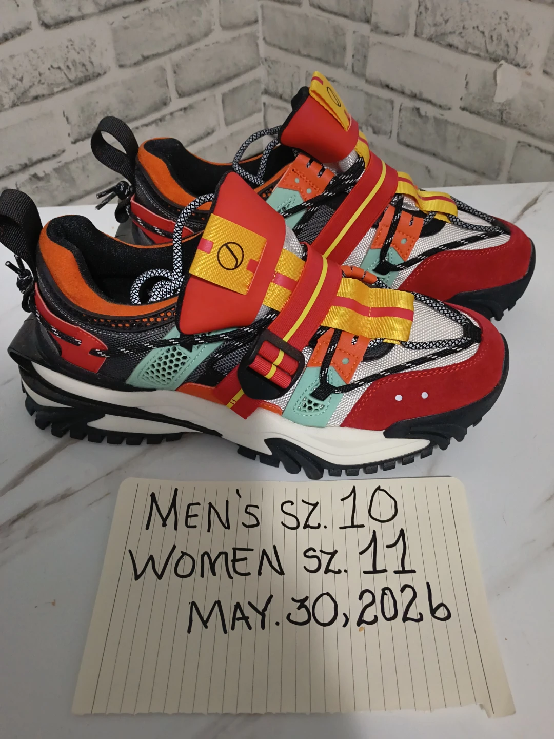 JAVI BRAND ATHLETIC SHOES NEW  M- SZ10 W-SZ 11