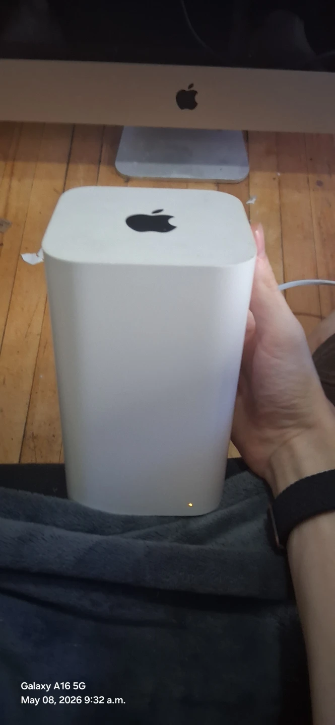 Apple iMac Desktop Computer and apple airport NAS hub - photo 2
