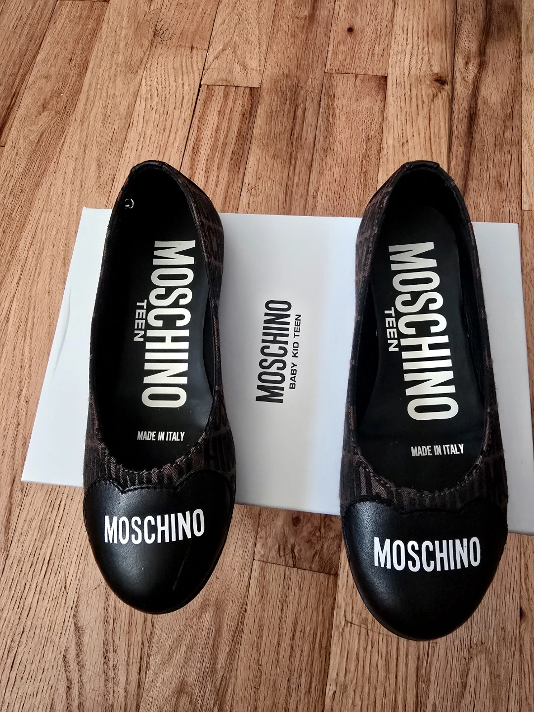 Moschino Ballet Flats