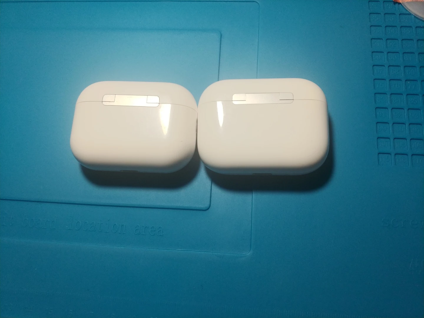 Apple AirPods Pro Charging Case - photo 2