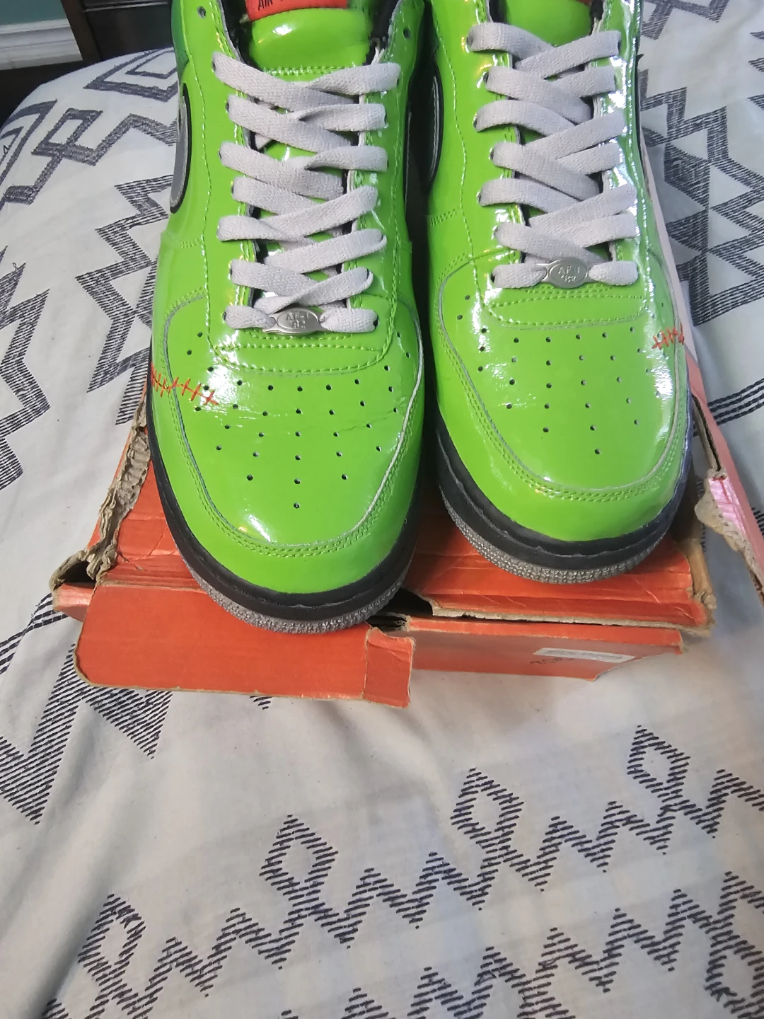 Nike Air Force 1 Premium Lime Green Patent Leather Shoes Size 11 - photo 2
