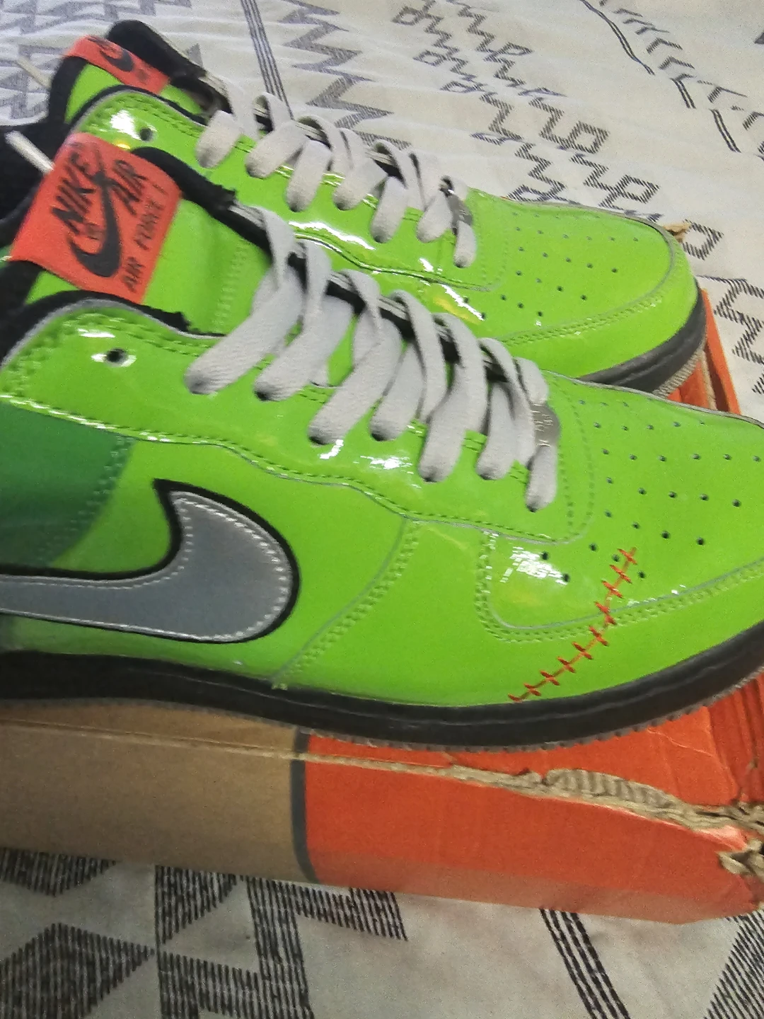 Nike Air Force 1 Premium Lime Green Patent Leather Shoes Size 11 - photo 4