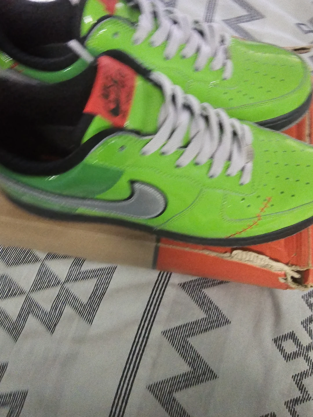 Nike Air Force 1 Premium Lime Green Patent Leather Shoes Size 11 - photo 5