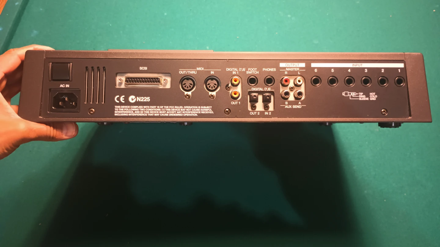 Roland VS-890 24-bit Digital Studio Workstation with Case - photo 3