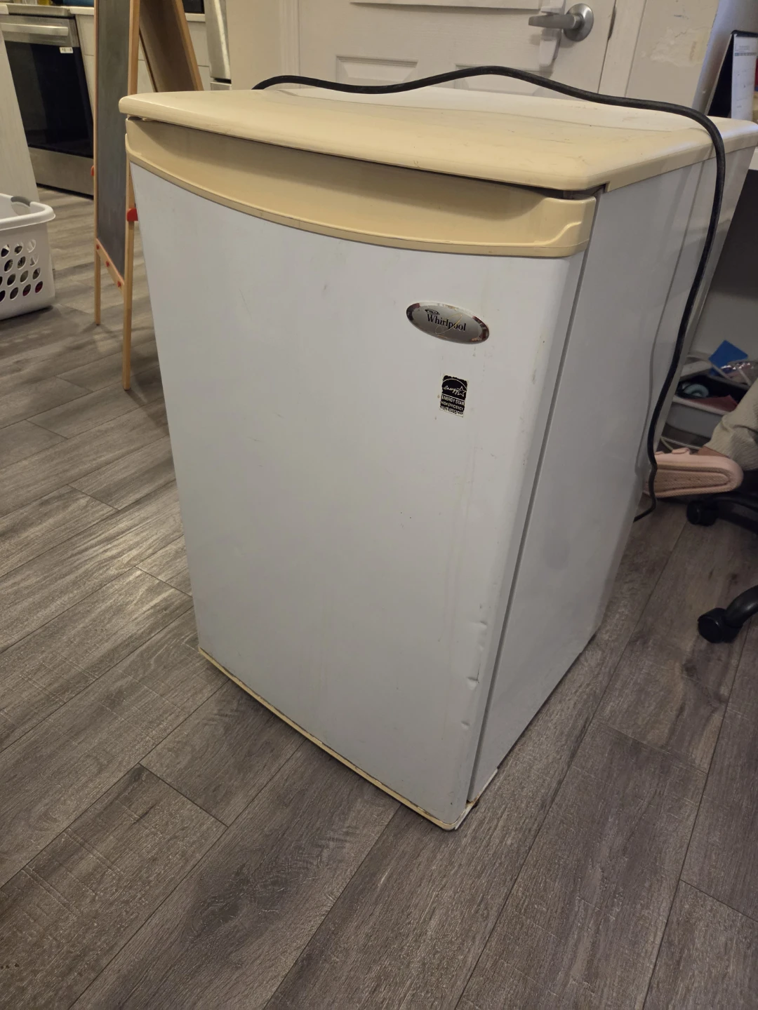 Whirlpool Mini Fridge 4.3 Cu.Ft (Model: WAR488W) - Works Great!
