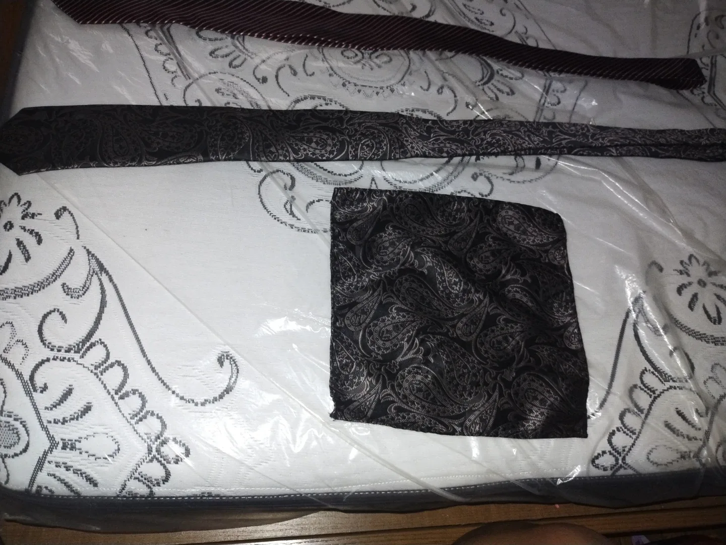 Brio 100% Microfiber Necktie and Pocket Square Set - photo 3