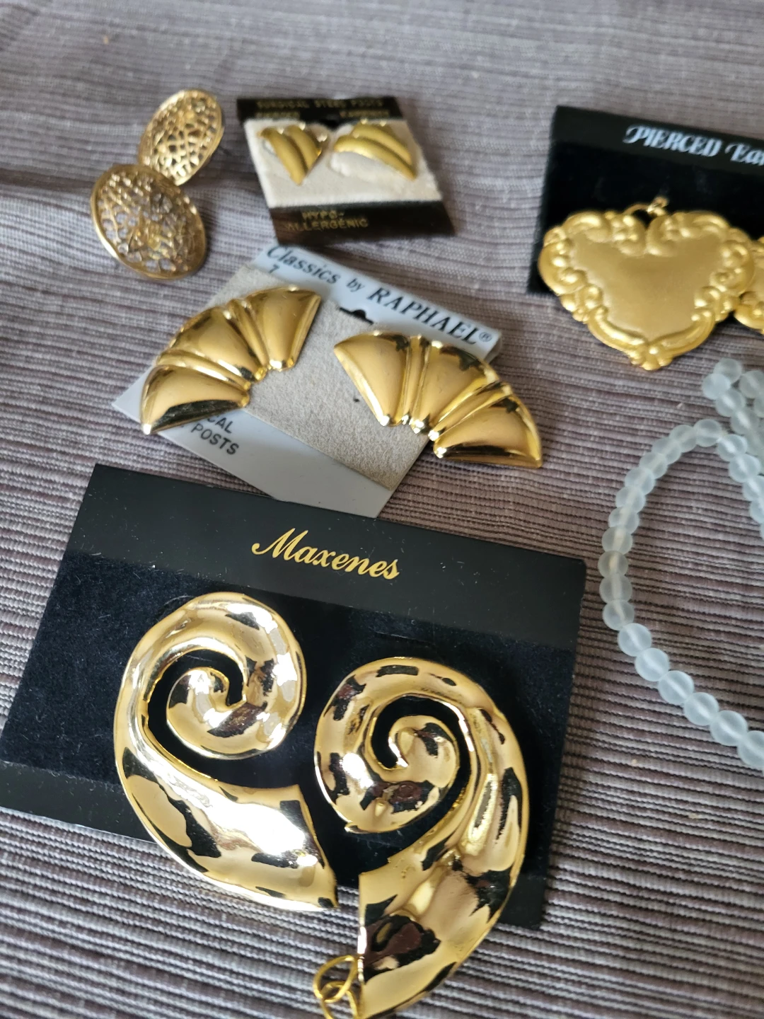 Assorted Vintage Women's Jewelry Lot - photo 3