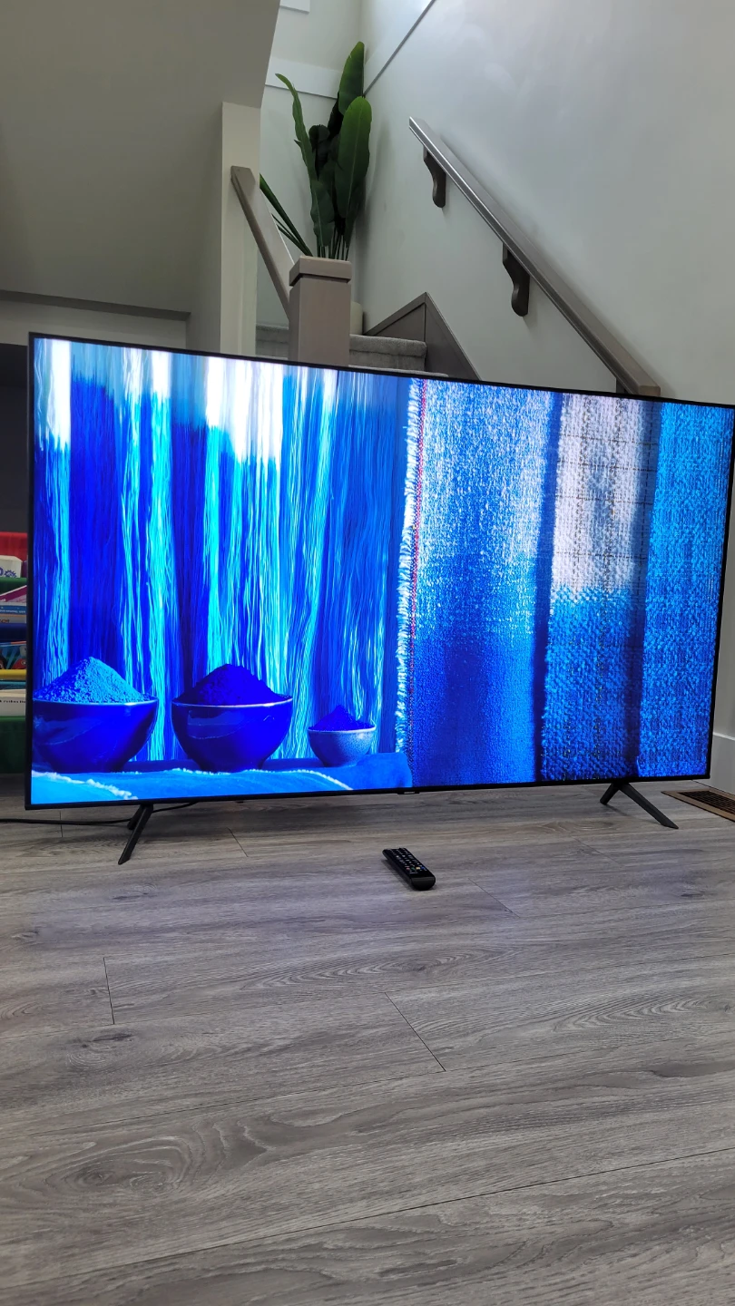 43" SAMSUNG 4K UHD CRYSTAL SMART TV - photo 3