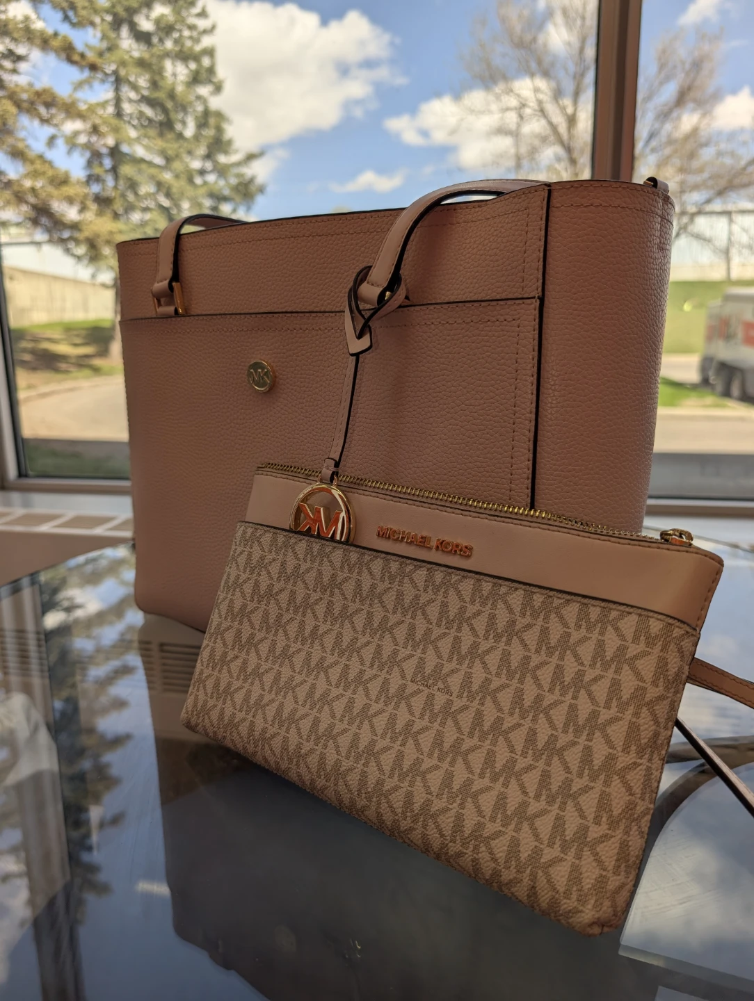 Michael Kors Pink Leather Tote Bag with Matching Pouch - photo 2