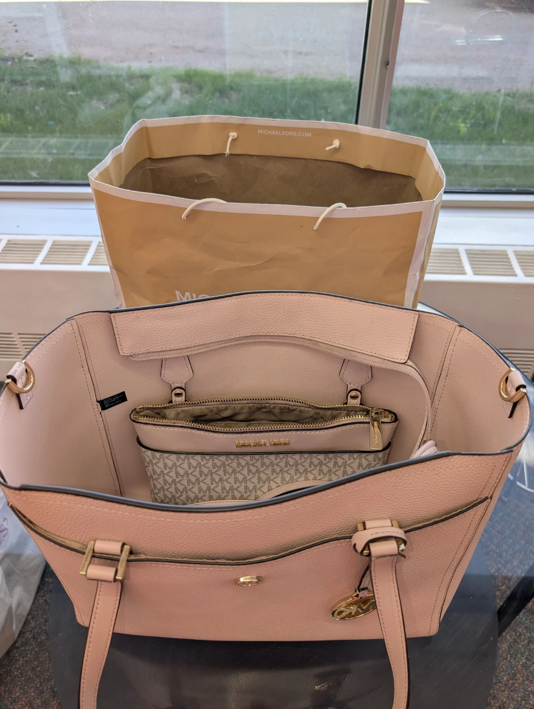Michael Kors Pink Leather Tote Bag with Matching Pouch - photo 3