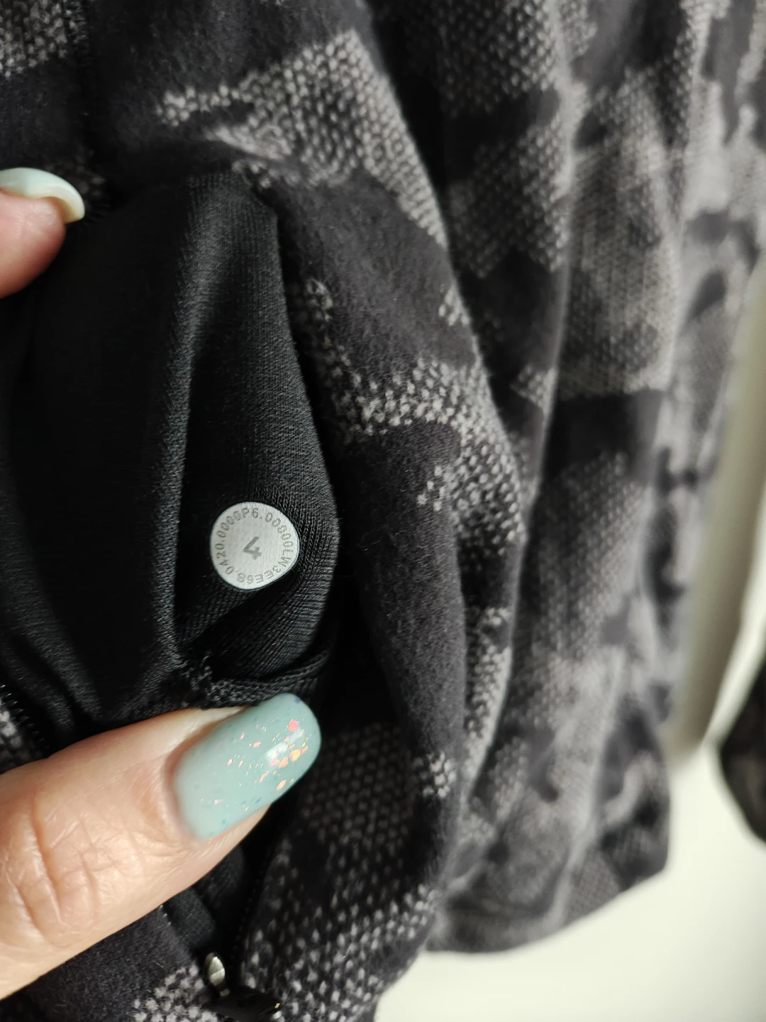 Lululemon Black Camo Half-Zip Pullover Size 4 - photo 4