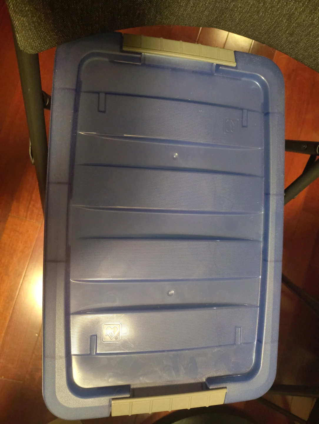 6 Clear Storage Bin with Blue Lid