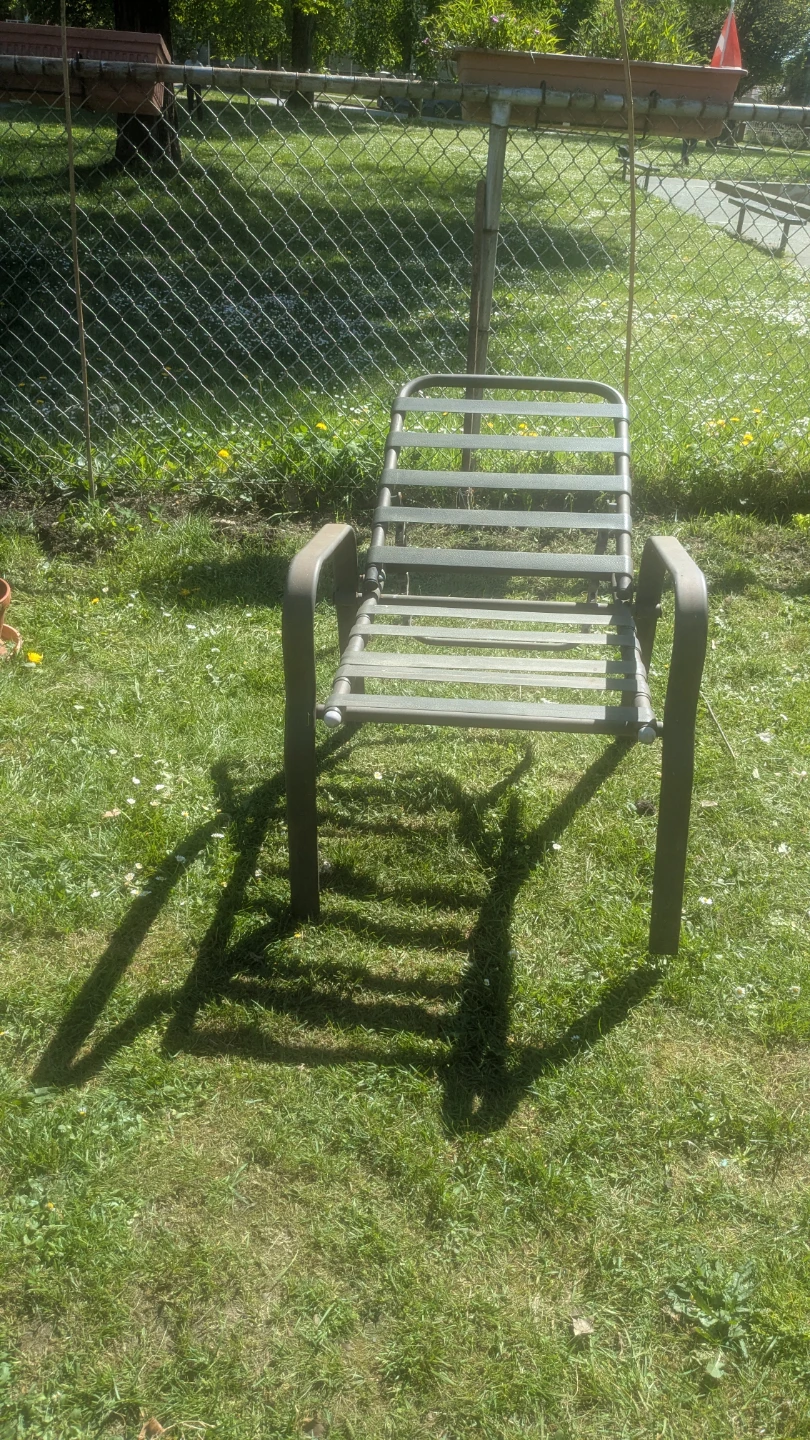 Lounge chair that can convert to sit up chair