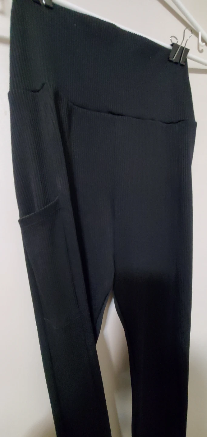 Black Ribbed Leggings with Side Pocket - photo 2