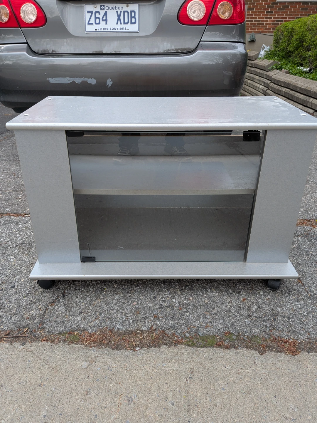 Meuble TV gris avec porte vitrée et roulettes - photo 4