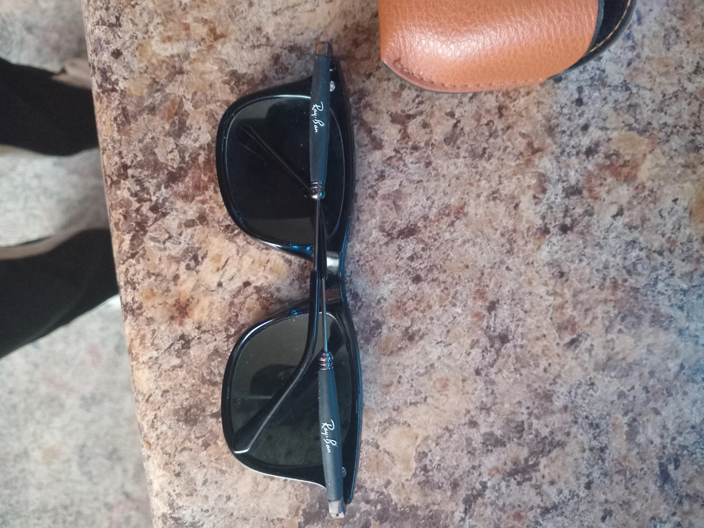 Ray-Ban Sunglasses with Case - photo 2