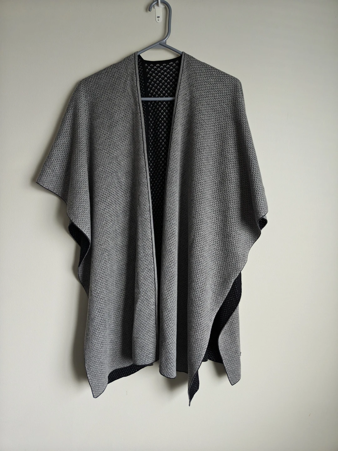 Lululemon Athletica Grey & Black Knit Wrap Poncho - photo 2