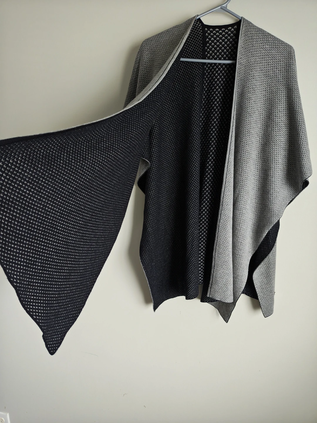 Lululemon Athletica Grey & Black Knit Wrap Poncho - photo 3