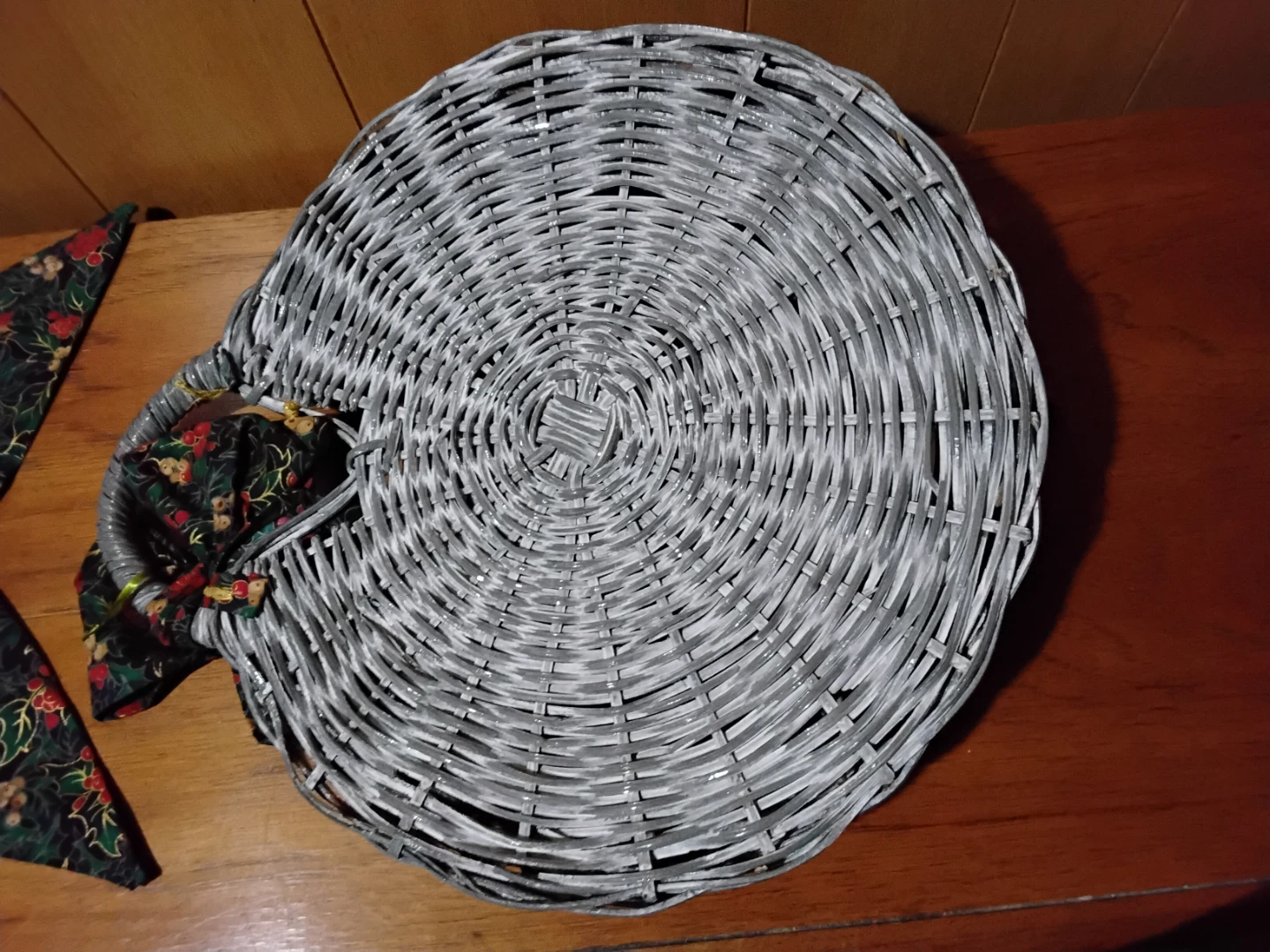 Hanging Wicker basket with holiday decorations - photo 3