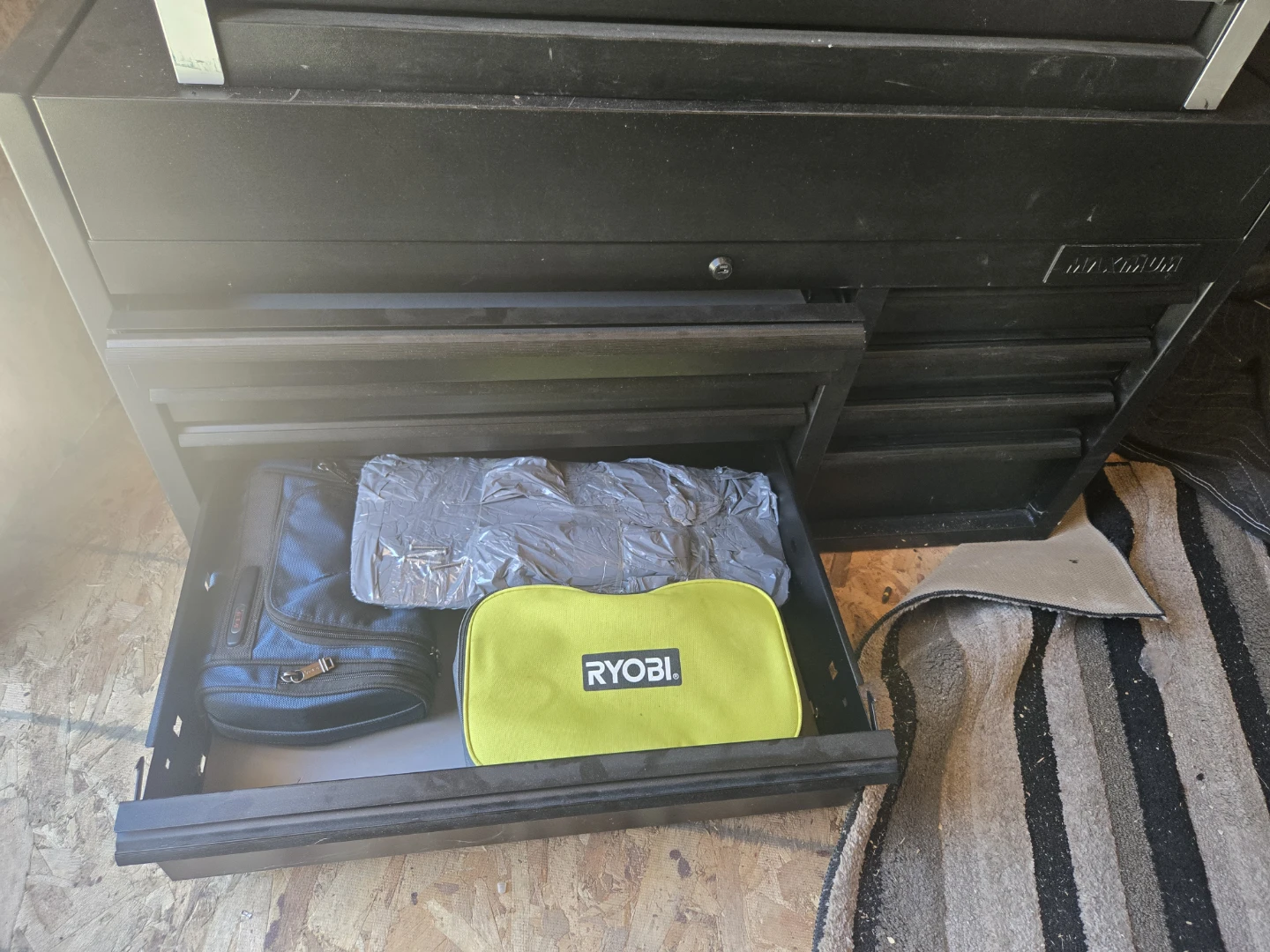 MAXIMUM 41" Tool Storage Combo Chest - photo 2