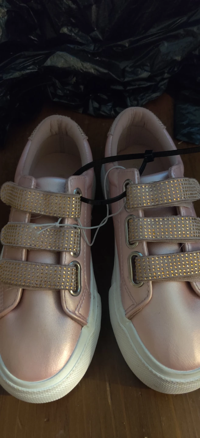 BCBG Girls Pink Metallic Sneakers size 1