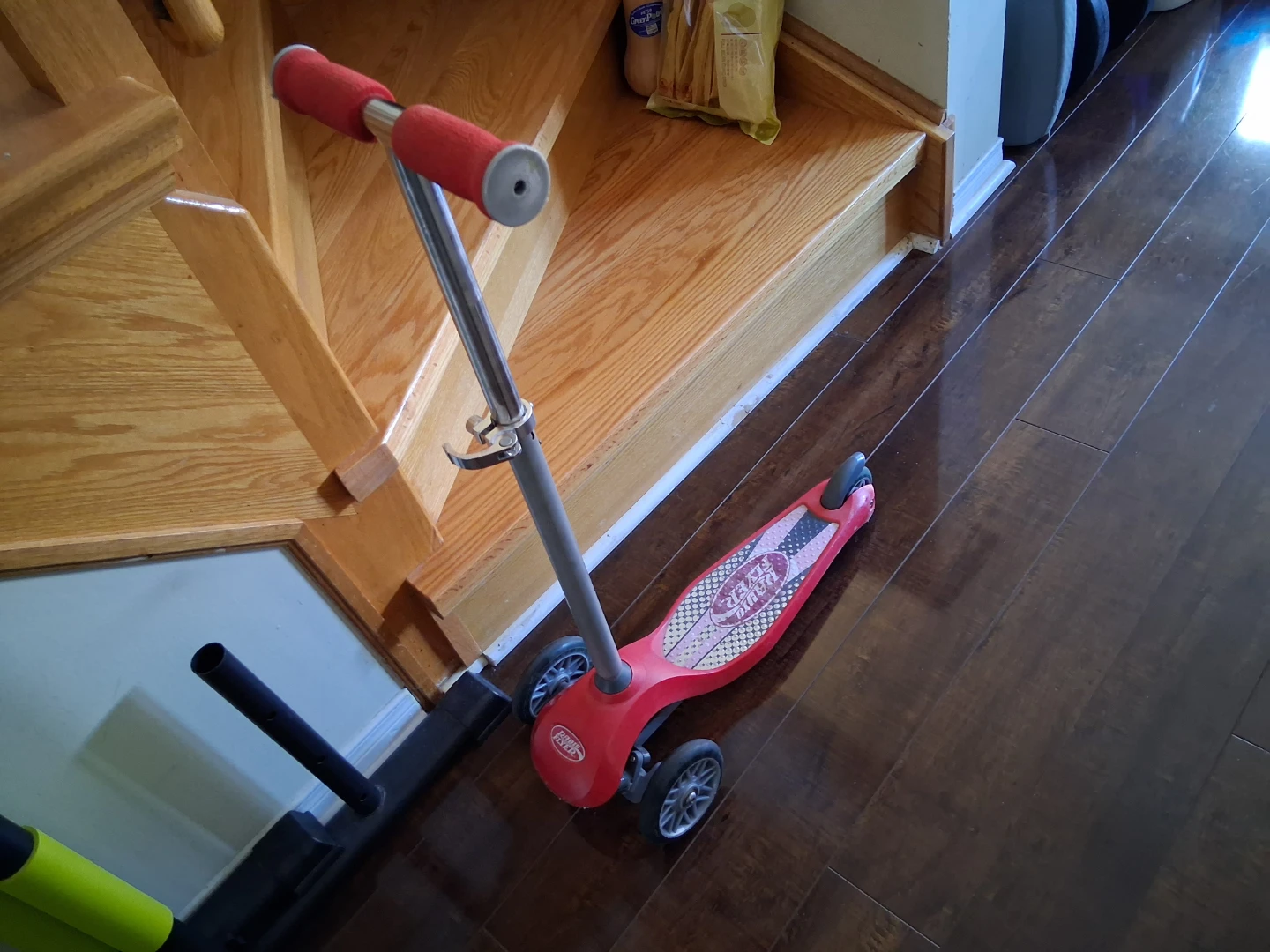 Radio Flyer Red 3-Wheel Scooter in good condition - photo 2
