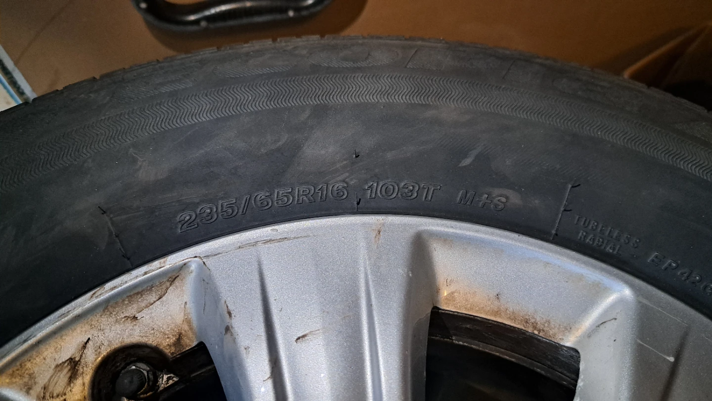 Honda odyssey Bridgestone Tire 235/65R16 - photo 3