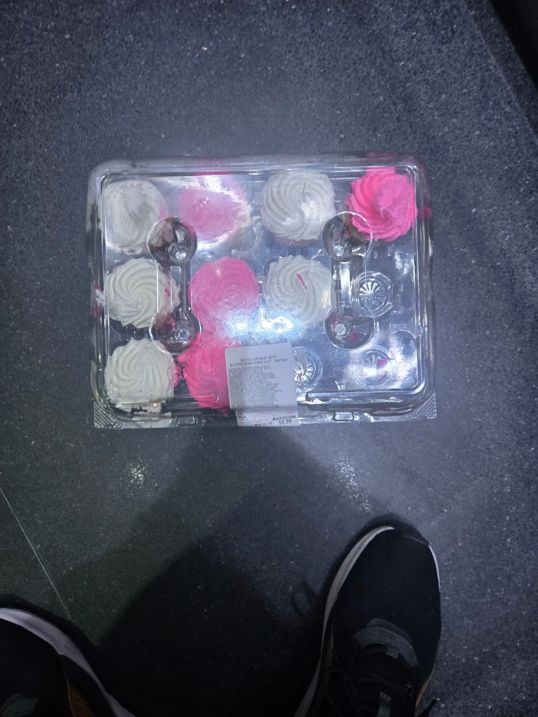 Mini Vanilla Cupcakes with Buttercream Frosting (12 ct)